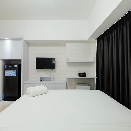 Modern White Studio At Springlake Summarecon Bekasi Apartment By Travelio Exterior foto