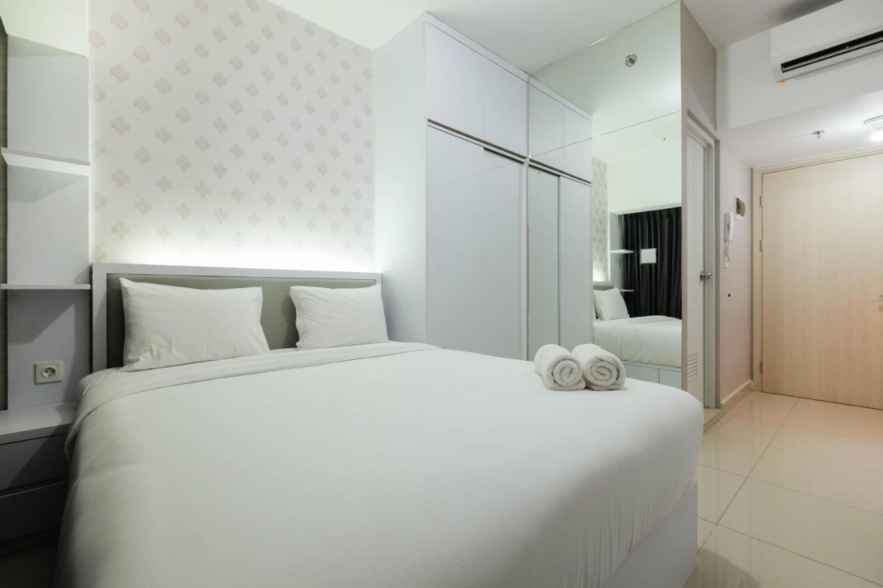 Modern White Studio At Springlake Summarecon Bekasi Apartment By Travelio Exterior foto